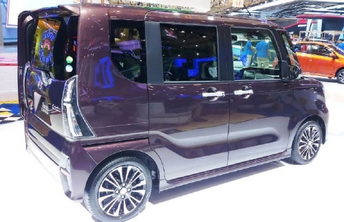 Test Mobil Canggih Keluaran Jepang di Booth Daihatsu