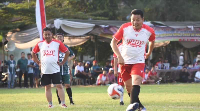 Fun Football Bupati Sidoarjo dan Dandim 0816 Sidoarjo Kompak Lawan Kades Se- Kecamatan Sukodono