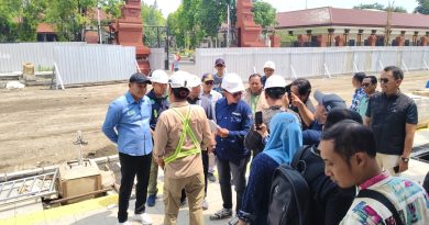 Bupati Sidoarjo Sidak Proyek Revitalisasi Alun-alun yang Lambat Rampungnya