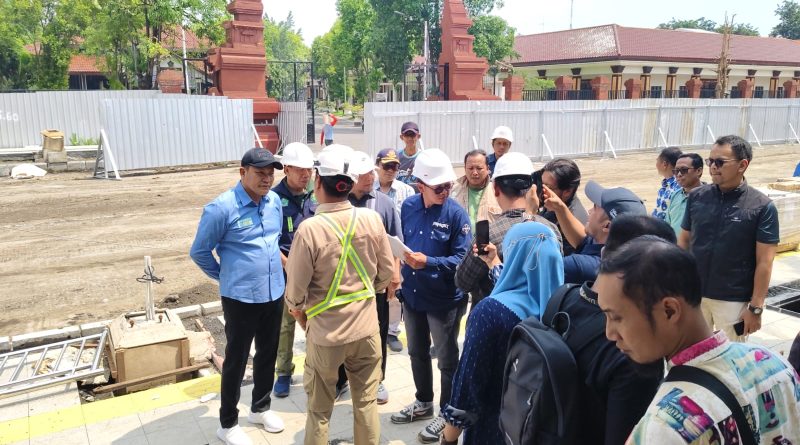 Bupati Sidoarjo Sidak Proyek Revitalisasi Alun-alun yang Lambat Rampungnya