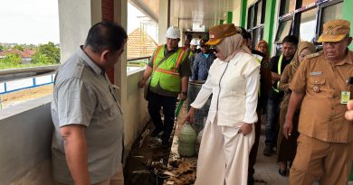 Wabup Sidoarjo Kembali Sidak Pembangunan SMPN 2 Prambon yang Molor Wabup Sidoarjo Kembali Sidak Pembangunan SMPN 2 Prambon yang Molor