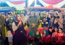 Makan Gratis Bareng Mimik Idayana di Alun – Alun Sidoarjo