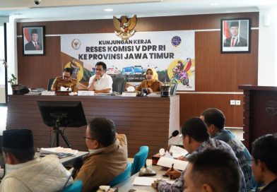 Wabup Sidoarjo dan Sekdaprov Duduk Bersama Dengan Anggota DPR RI Komisi Bahas Percepatan Infrastruktur dan Transportasi di Jatim Wabup Sidoarjo dan Sekdaprov Duduk Bersama Dengan Anggota DPR RI Komisi Bahas Percepatan Infrastruktur dan Transportasi di Jatim