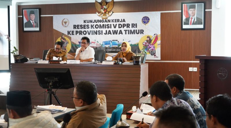 Wabup Sidoarjo dan Sekdaprov Duduk Bersama Dengan Anggota DPR RI Komisi Bahas Percepatan Infrastruktur dan Transportasi di Jatim Wabup Sidoarjo dan Sekdaprov Duduk Bersama Dengan Anggota DPR RI Komisi Bahas Percepatan Infrastruktur dan Transportasi di Jatim