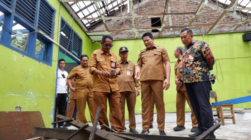 Gedung SMPN 1 Gedangan Ambruk, Bupati Sidoarjo Instruksikan Percepatan Pembangunan