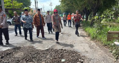 Wabup Sidoarjo Targetkan Perbaikan Jalan Rusak dan Jembatan Rampung Sebelum Lebaran Wabup Sidoarjo Targetkan Perbaikan Jalan Rusak dan Jembatan Rampung Sebelum Lebaran