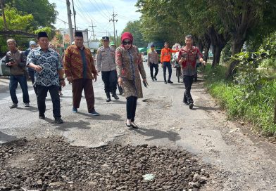Wabup Sidoarjo Targetkan Perbaikan Jalan Rusak dan Jembatan Rampung Sebelum Lebaran Wabup Sidoarjo Targetkan Perbaikan Jalan Rusak dan Jembatan Rampung Sebelum Lebaran