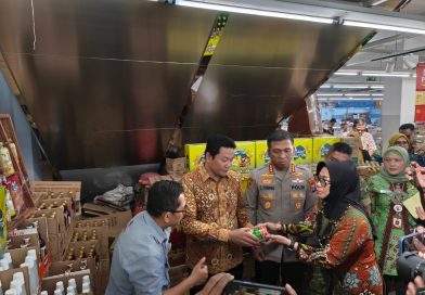 Bupati Sidoarjo H.Subandi Sidak Harga dan Kualitas Sembako Jelang Lebaran, Pastikan Stok Aman dan Harga Stabil