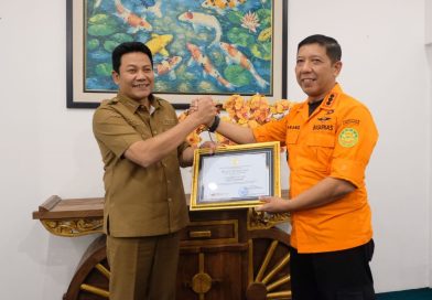 Pemkab Sidoarjo Terima Penghargaan Atas Dukungan pada Operasi SAR Bangunan Runtuh di Ponpes Al-Khoziny Kab.Sidoarjo Pemkab Sidoarjo Terima Penghargaan Atas Dukungan pada Operasi SAR Bangunan Runtuh di Ponpes Al-Khoziny Kab.Sidoarjo