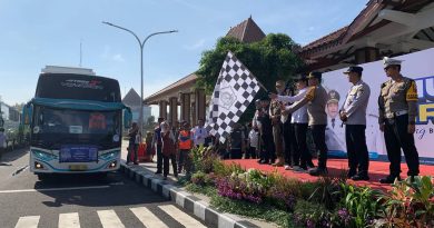 Ribuan Pemudik Diberangkatkan Bupati dari Pendopo, Pemkab Sidoarjo Siapkan 28 Bus untuk 5 Rute Favorit