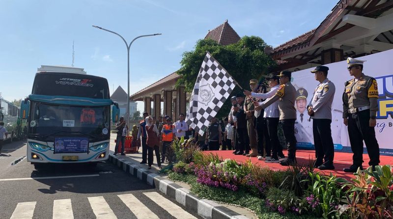 Ribuan Pemudik Diberangkatkan Bupati dari Pendopo, Pemkab Sidoarjo Siapkan 28 Bus untuk 5 Rute Favorit