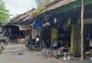 Sudah Lama Dikeluhkan Jalan di Pasar Loak Tunggorono Tetap Saja Rusak dan Memprihatinkan