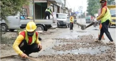 Komisi C DPRD Sidoarjo Minta Pemkab Segera Atasi Ruas Jalan Yang Rusak Akibat Genangan Air Yang Ada di Jalan Pasar Larangan dan Lingkar Timur