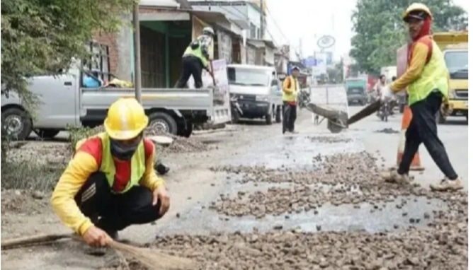 Komisi C DPRD Sidoarjo Minta Pemkab Segera Atasi Ruas Jalan Yang Rusak Akibat Genangan Air Yang Ada di Jalan Pasar Larangan dan Lingkar Timur