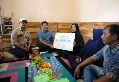 Bupati Sidoarjo Serahkan Santunan Untuk Keluarga Driver Ojol Korban Kecelakaan