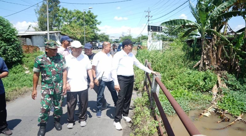 Bupati Sidoarjo Sidak Jembatan Tarik yang Kondisinya Memprihatinkan