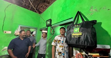 Bupati Sidoarjo Subandi Sidak RTLH dan Serahkan Bantuan Kursi Roda Untuk Warga Wonoayu