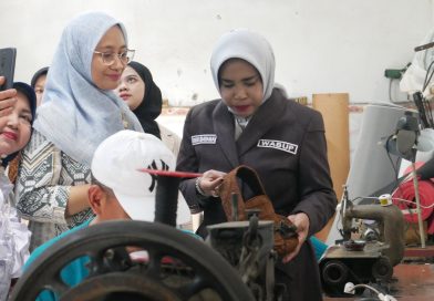 Wabup Sidoarjo Kunjungi Galeri UMKM Givari Shoes, Dorong Produk UMKMNaik Kelas