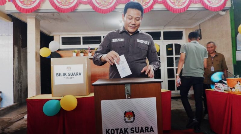 Pilkades Serentak Berlangsung, Bupati Sidoarjo Pesan Cakades dan Relawannya Jaga Kondusifitas Pelaksanaannya Pilkades Serentak Berlangsung, Bupati Sidoarjo Pesan Cakades dan Relawannya Jaga Kondusifitas Pelaksanaannya