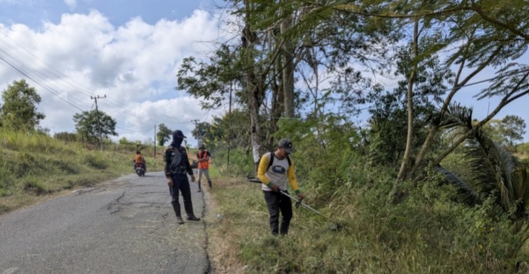 Sinergi Penataan Lingkungan Kerja Bakti UPT PJJ Campurdarat Kenyamanan Bagi Masyarakat