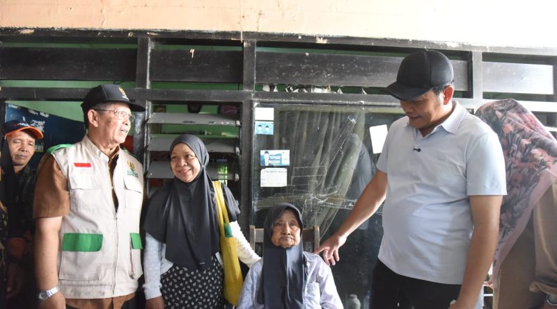 Bupati Minta Baznas Sidoarjo Segera Perbaiki Rumah Empat Warga Desa Pabean Bupati Minta Baznas Sidoarjo Segera Perbaiki Rumah Empat Warga Desa Pabean