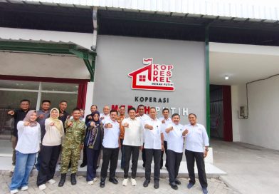 Bupati Subandi Dampingi Staf Khusus Kepresidenan Tinjau Koperasi Merah Putih di Sumorame dan Rangkah Kidul