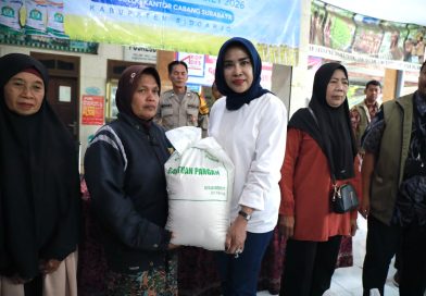 Wabup Mimik Salurkan Bantuan Pangan Untuk 594 KPM di Kecamatan Candi Sidoarjo