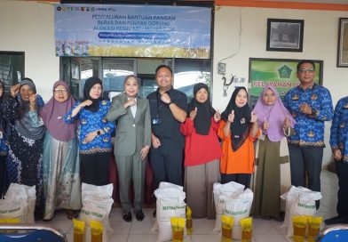 Ketua TP PKK Sidoarjo Sriatun Subandi Salurkan Bantuan Pangan di Tiga Desa Gedangan, Ribuan Warga Terima Beras dan Minyak Goreng