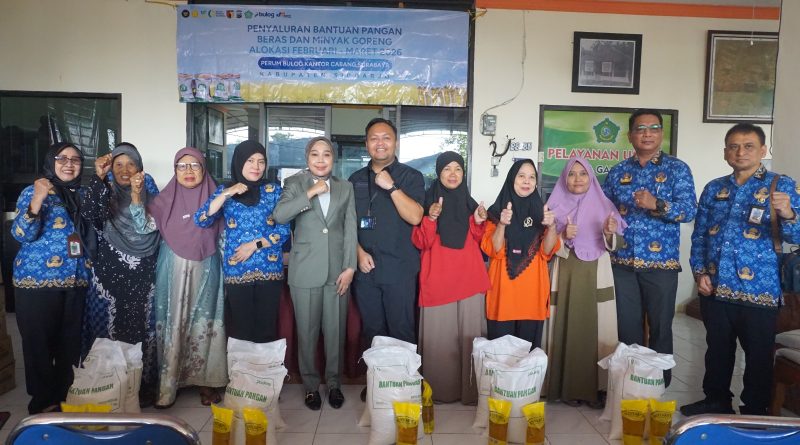 Ketua TP PKK Sidoarjo Sriatun Subandi Salurkan Bantuan Pangan di Tiga Desa Gedangan, Ribuan Warga Terima Beras dan Minyak Goreng