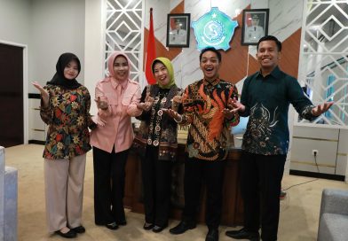 Wabup Mimik Apresiasi Tiga Pelajar Sidoarjo Usung Gerakan Tukar Sampah Jadi Bibit