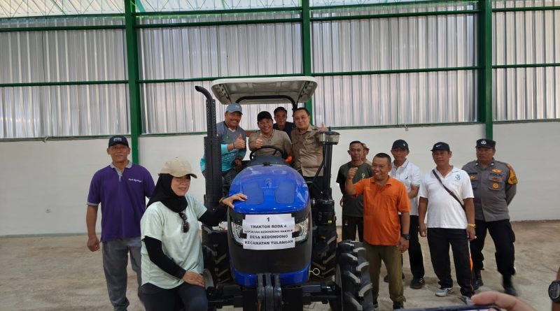 Bupati Subandi Serahkan Bantuan Alsintan kepada Petani