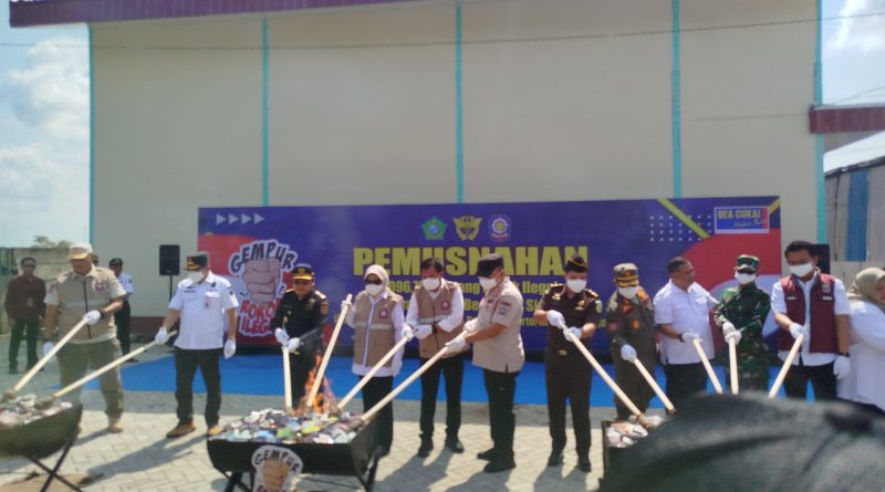 Gempur Rokok Ilegal: Wakil Bupati Sidoarjo Pimpin Pemusnahan Jutaan Batang Rokok Ilegal Senilai Rp13,5 Miliar di SIHT Porong