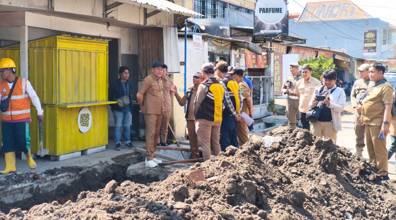 Sidak Pembangunan Jalan Bluru Kidul, Bupati Subandi Warning Proyek harus Tepat Waktu