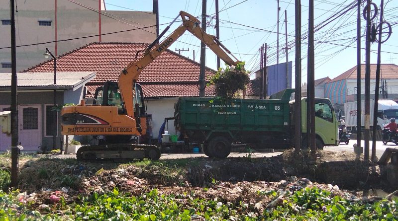 Kemarau, Pemkab Sidoarjo Terus Genjot Normalisasi Sungai dan Pembersihan Afvoer