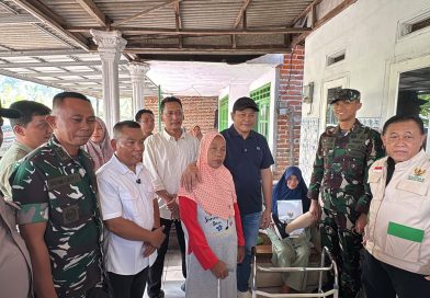 Bupati Sidoarjo Serahkan Alat Bantu Kesehatan dan Sidak Rumah Tidak Layak Huni di Tulangan-Wonoayu Bupati Sidoarjo Serahkan Alat Bantu Kesehatan dan Sidak Rumah Tidak Layak Huni di Tulangan-Wonoayu