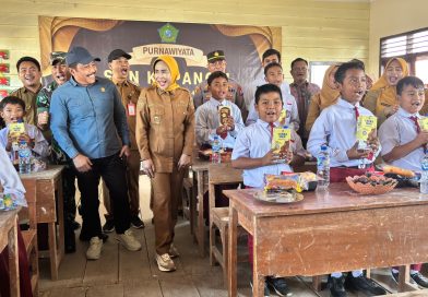 Wabup Sidoarjo Tinjau SD Negeri Kupang 3 dan SD Negeri Kupang 4 di Daerah Terpencil, Pastikan Perbaikan Sekolah dan Percepat Program MBG Wabup Sidoarjo Tinjau SD Negeri Kupang 3 dan SD Negeri Kupang 4 di Daerah Terpencil, Pastikan Perbaikan Sekolah dan Percepat Program MBG