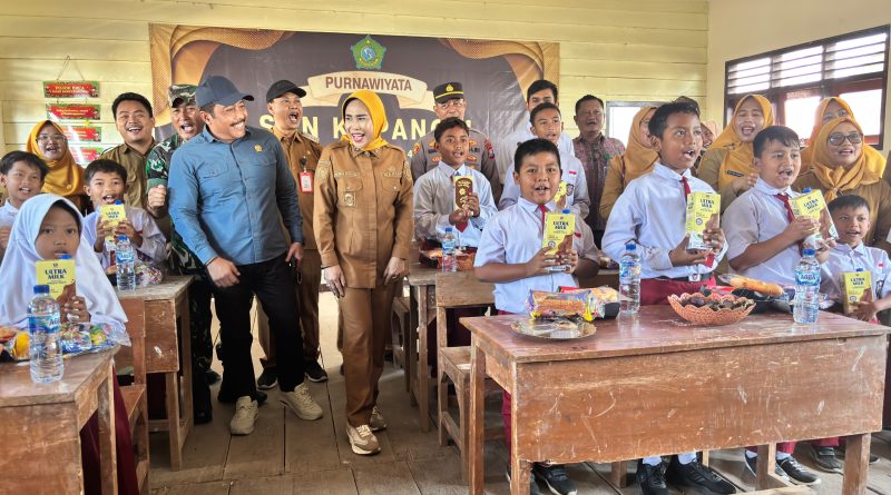 Wabup Sidoarjo Tinjau SD Negeri Kupang 3 dan SD Negeri Kupang 4 di Daerah Terpencil, Pastikan Perbaikan Sekolah dan Percepat Program MBG Wabup Sidoarjo Tinjau SD Negeri Kupang 3 dan SD Negeri Kupang 4 di Daerah Terpencil, Pastikan Perbaikan Sekolah dan Percepat Program MBG
