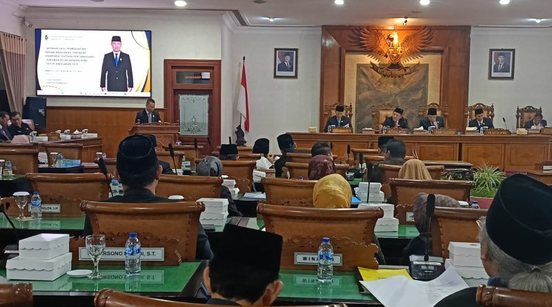 Rapat Paripurna Pelaksanaan APBD Tahun Anggaran 2025, Sisa Anggaran Digunakan di Anggaran 2026 Rapat Paripurna Pelaksanaan APBD Tahun Anggaran 2025, Sisa Anggaran Digunakan di Anggaran 2026