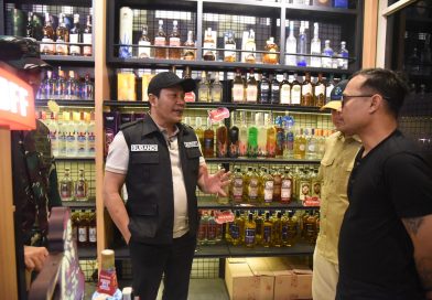 Bupati Tutup Tiga Toko Miras