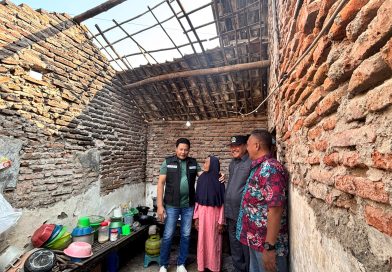 Bupati Sidoarjo Tinjau RTLH dan Serahkan Bantuan di Prambon