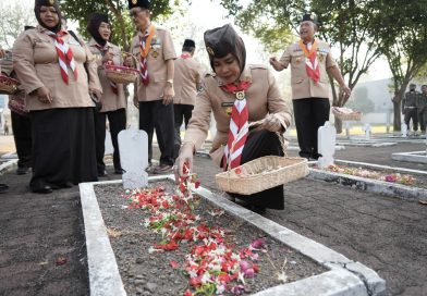 Wabup Mimik Pimpin Ziarah Makam Pahlawan, Teguhkan Semangat Pengabdian di Hari Pramuka ke-65