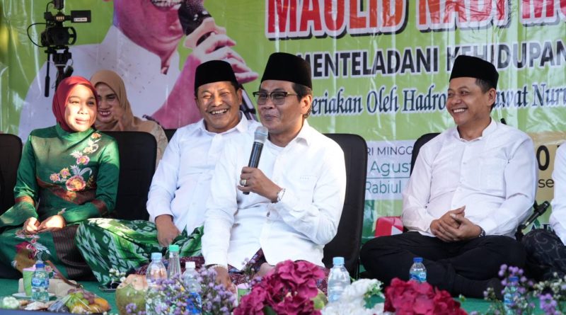 Hadiri Pengajian Maulid Bersama KH Anwar Zahid, Bupati Subandi: Mari Doakan Sidoarjo Makin Maju, Sejahtera, dan Berkah