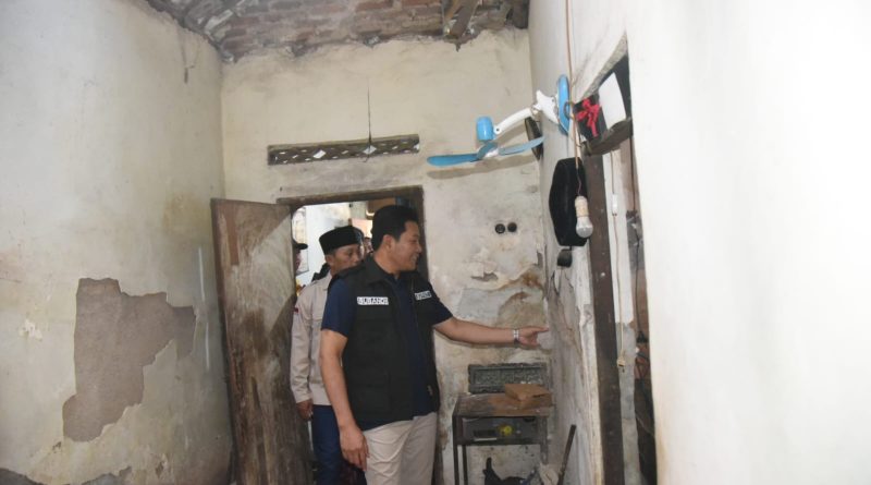 Bupati Subandi Datangi RTLH di Tarik, Tiga Rumah Warga Dapat Atensi Perbaikan
