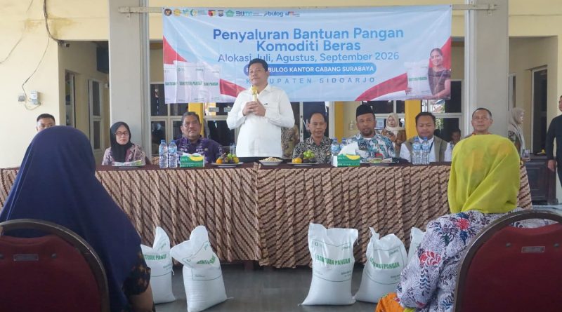 Kawal Penyaluran Bantuan Beras di Jabon, Bupati Subandi Pastikan Tepat Sasaran dan Layak konsumsi Kawal Penyaluran Bantuan Beras di Jabon, Bupati Subandi Pastikan Tepat Sasaran dan Layak konsumsi