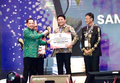 Bupati Subandi Terima Penghargaan dari Mendagri atas Keberhasilan Pemkab Sidoarjo dalam Pengelolaan Sampah dan Lingkungan Asri