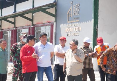 Tinjau KDMP di Ngingas, Bupati Sidoarjo Pastikan Akses Jalan ke Lokasi Dilebarkan
