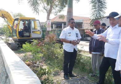 Antisipasi Banjir, Bupati Subandi Kerahkan 5 Alat Berat untuk Normalisasi Sungai di Tanggulangin dan Candi
