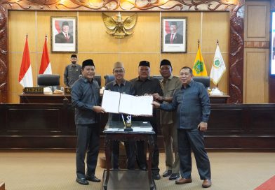 Bupati Subandi Sampaikan Tiga Raperda Strategis ke DPRD Sidoarjo Bupati Subandi Sampaikan Tiga Raperda Strategis ke DPRD Sidoarjo