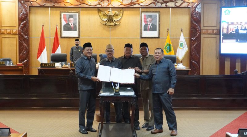 Bupati Subandi Sampaikan Tiga Raperda Strategis ke DPRD Sidoarjo Bupati Subandi Sampaikan Tiga Raperda Strategis ke DPRD Sidoarjo