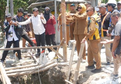 Sidak Proyek Jembatan Candinegoro yang Terlambat, Wabup Mimik Idayana Temukan Deviasi 28 Persen
